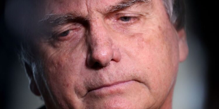 Por 5 votos a 2, TSE torna Bolsonaro inelegível por oito anos