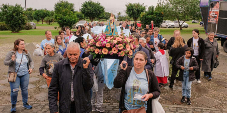 Romeiros de São Manoel do PR e Tapira visitam o Santuário do Rocio