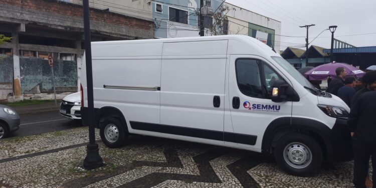 Secretaria da Mulher recebe nova Van para atender as demandas da Pasta Municipal