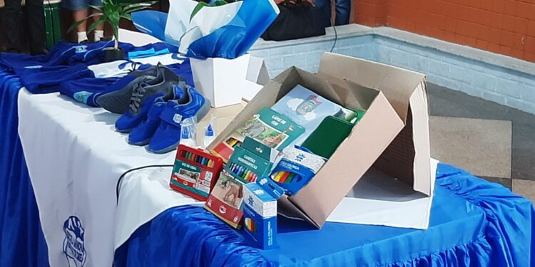 Entrega dos Tênis para os Alunos da Rede Municipal de Ensino