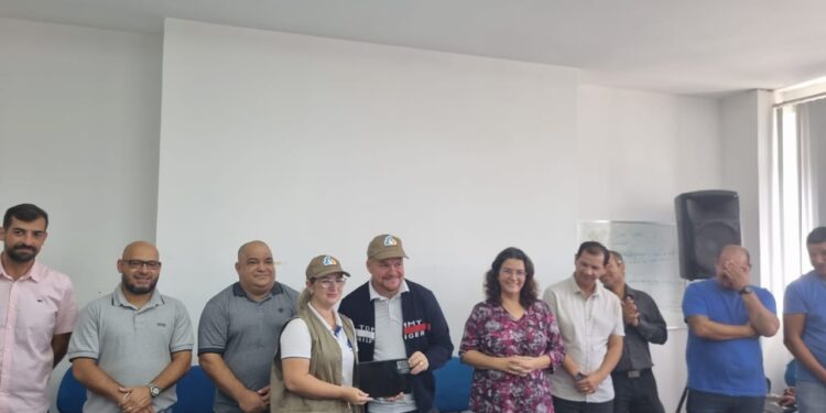 Entrega de novos tablets e uniformes para Agentes comunitárias de Saúde e Agentes de endemias
