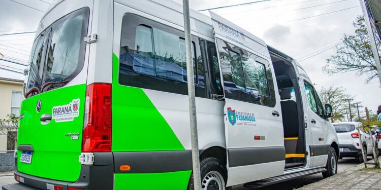 Secretaria da Saúde recebe uma nova Van para o TFD