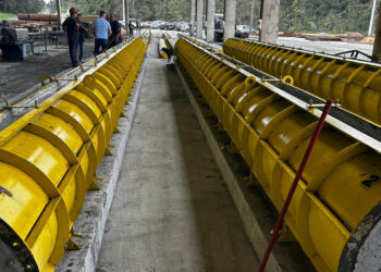 Prefeito Marcelo Roque acompanha produção das estacas para a ampliação da passarela da Ilha dos Valadares