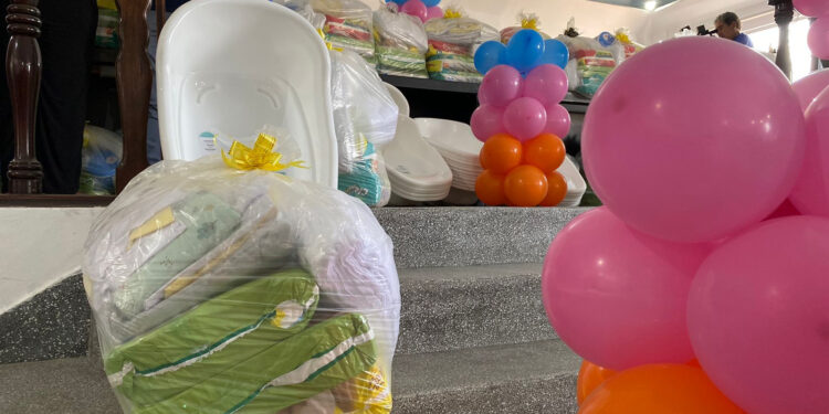 Secretaria de Assistência Social realiza entrega de 83 kits natalidade