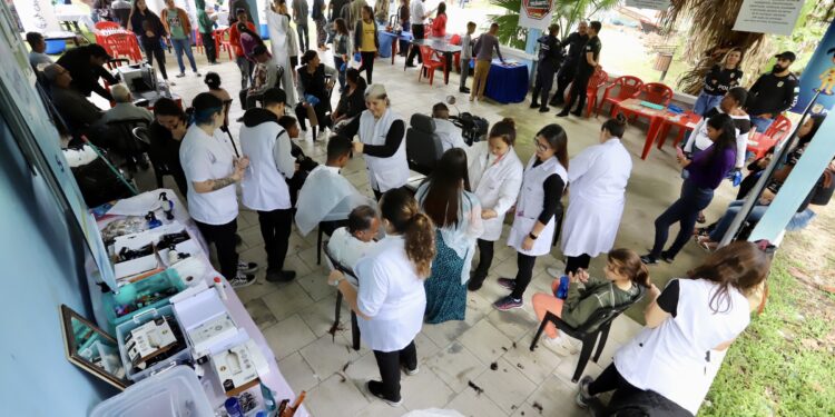 Porto em Ação presta mais de 200 atendimentos na comunidade do Amparo