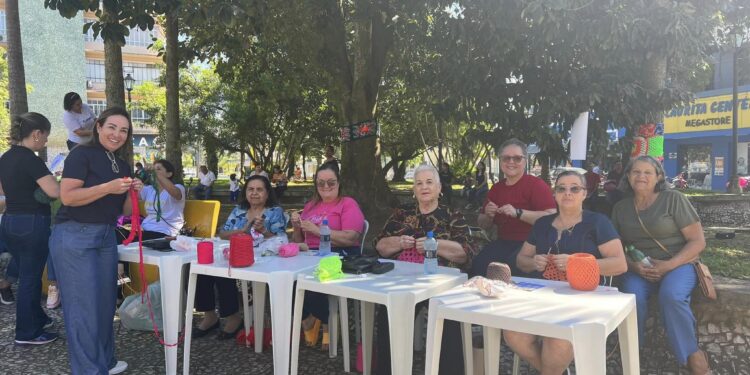“Yarn Bombing” reuniu amantes do Crochê em Paranaguá