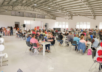 Festa da Primavera reuniu centenas de pessoas no Mega Rocio neste domingo (10)