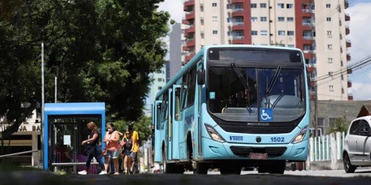 Três linhas de ônibus terão horários alterados aos sábados em