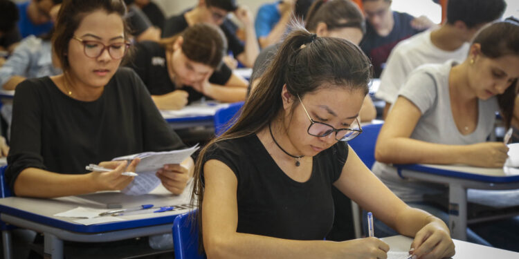 Três universidades estaduais do Paraná estão com inscrições abertas para 126 graduações