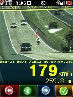 Motocicleta a 179 km/h em Curitiba, na BR-277 (Velocidade máxima para o local: 110 km/h)Imagem: PRF