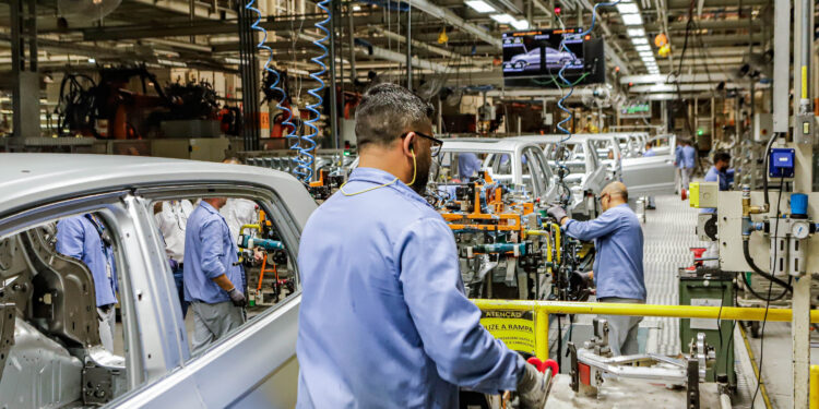 PIB do Paraná cresce o dobro da média nacional em 2023, com alta de 5,8%