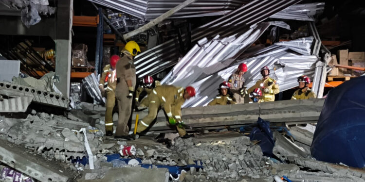 Corpo de Bombeiros atende acidente em supermercado de Pontal do Paraná