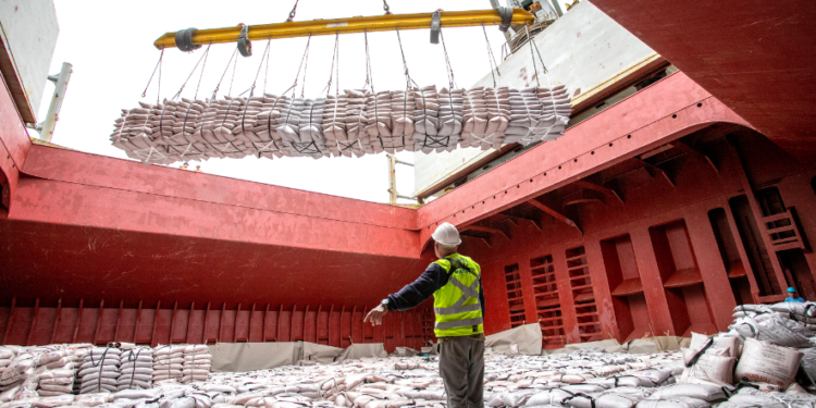 Exportação de açúcar a granel tem alta de 352% nos portos paranaenses em março