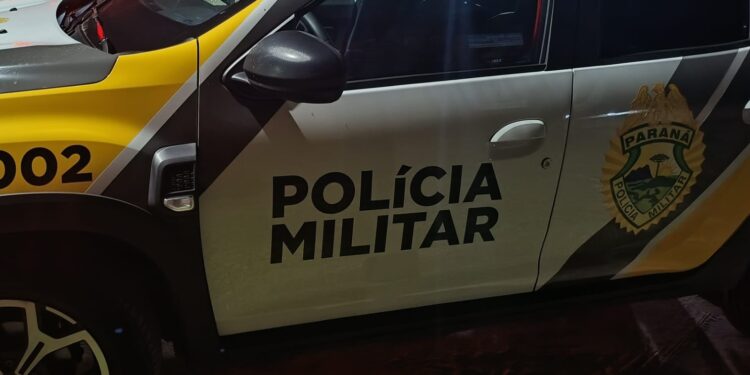 Adolescente é derrubada da bicicleta e ameaçada com arma de fogo durante roubo em Paranaguá