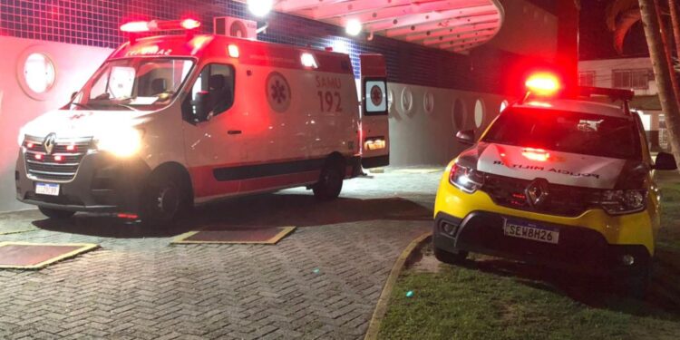 Homem leva mais de 10 facadas por questões de ciúmes no Bairro Parque São João