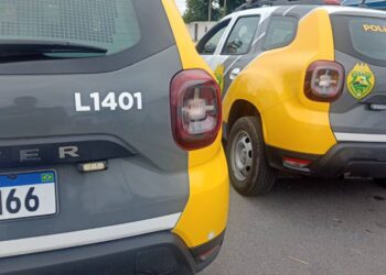 Dupla armada ameaça funcionários durante assalto a um supermercado em Alexandra