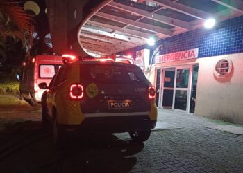 Homem é agredido e baleado dentro de residência por criminosos encapuzados no bairro Vila Garcia