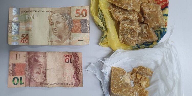 Polícia Militar apreende adolescente com 153 gramas de crack dentro da cueca no bairro Parque São João