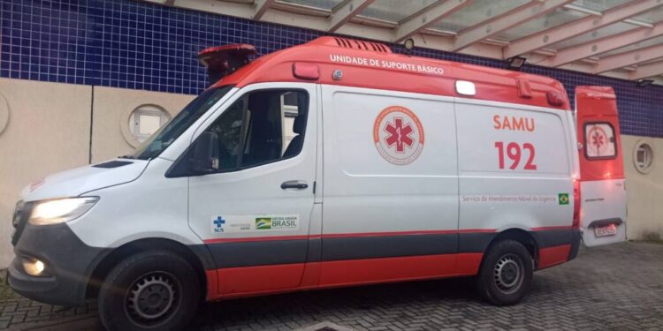 Homem sofre um traumatismo craniano após suspeita de agressão em Guaraqueçaba