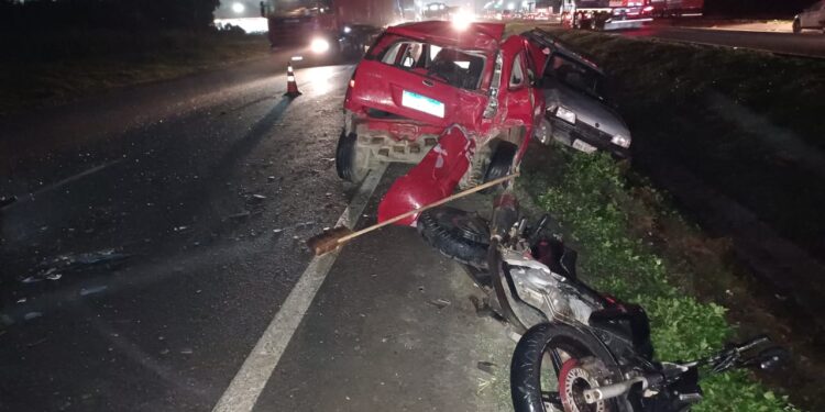Seis pessoas ficam feridas após grave acidente na BR-277 em Paranaguá