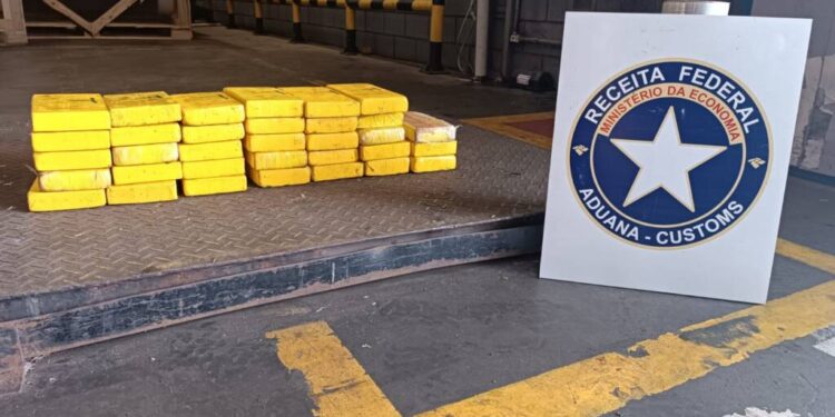 Em duas operações, Receita Federal apreende 86 kg de cocaína em Paranaguá