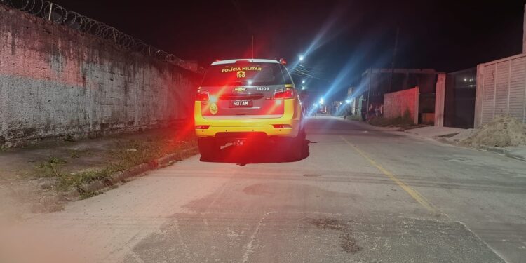Mulher é executada com vários tiros no portão de sua residência no bairro Porto Seguro é identificada