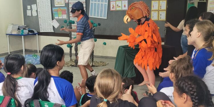 Projeto “Pirata Corcorã: como ser um Homem Grande” leva às escolas e Universidades do Litoral oficinas sobre a construção da cultura da paz