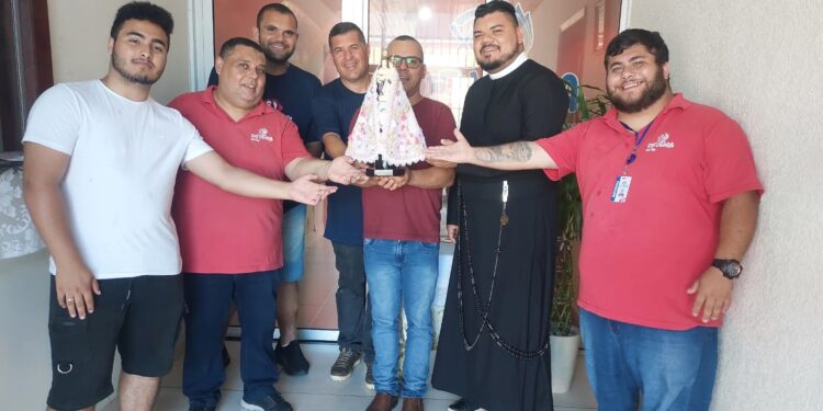 Difusora FM 104.7 recebe a Imagem Peregrina de Nossa Senhora do Rocio