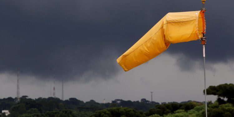 Chuvas causam nova paralisação na captação e afetam abastecimento em balneários de Pontal do Paraná