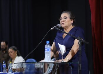 Rozane Osaki toma posse como prefeita de Antonina