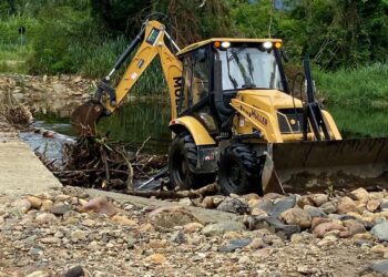 Secretaria de Infraestrutura realiza manutenção da Ponte Molhada