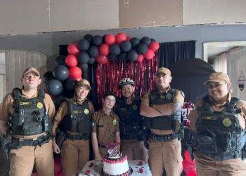 Fã mirim da PMPR ganha festa especial durante Operação Verão