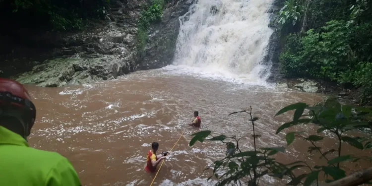 Tragédia em Morretes: Adolescente e homem morrem afogados em cachoeira