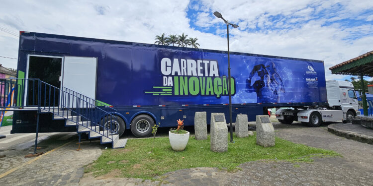 Em Morretes, Carreta da Inovação oferece oficinas de arte e Inteligência Artificial