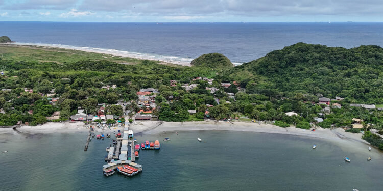 Com investimento de R$ 2,2 milhões, obras de infraestrutura dão nova cara para a Ilha do Mel