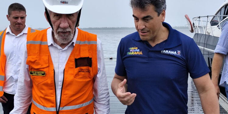 Vice-governador Darci Piana e lideranças acompanham obras da Ponte de Guaratuba Foto: DER-PR