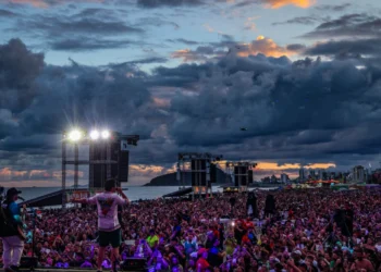 Matheus & Kauan agitam 88 mil pessoas no encerramento do 1º fim de semana do Verão Maior