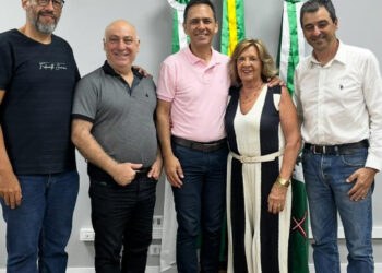 Prefeito Adriano Ramos conhece programa de valorização da padroeira do Paraná
