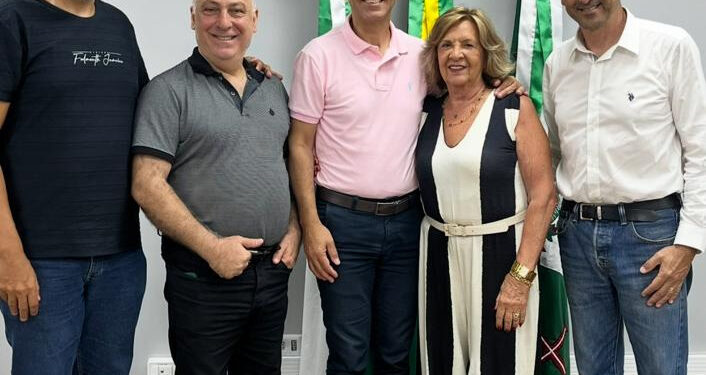 Prefeito Adriano Ramos conhece programa de valorização da padroeira do Paraná