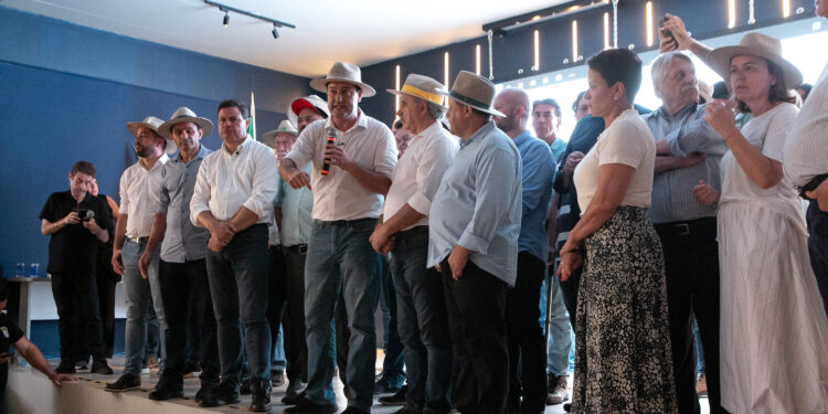 Governador assina protocolos para uso de biogás e biometano no transporte rodoviário