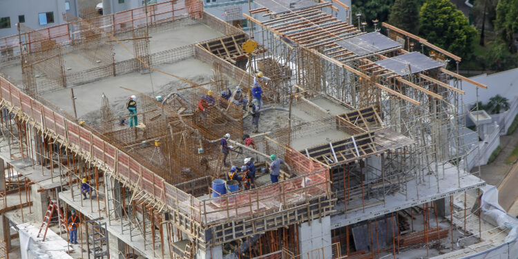 Semana começa com novo recorde de vagas de empregos no Paraná: 24,6 mil