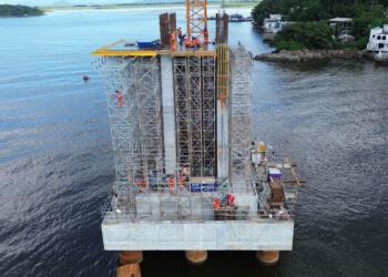 Com base das torres do trecho estaiado concluída, obra da Ponte de Guaratuba chega a 44%