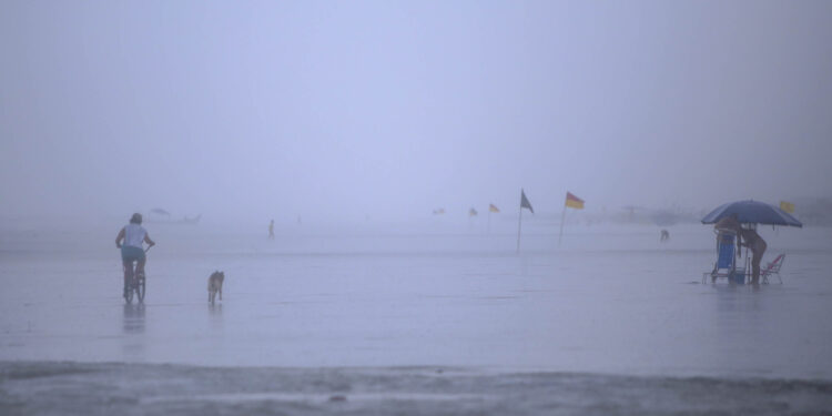 Chuva derruba temperaturas, mas calor volta já nesta semana ao Paraná, informa Simepar