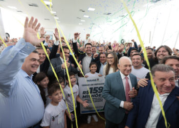 Ratinho Junior assina repasse de R$ 159 milhões para políticas da criança e do adolescente