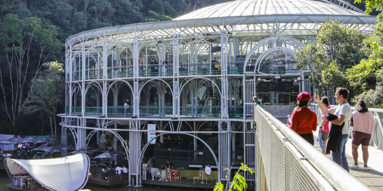 Curitiba e Foz do Iguaçu estão entre os destinos mais procurados para Páscoa