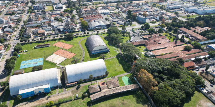 Estado homologa duas empresas para estudar a Arena Olímpica do Paraná