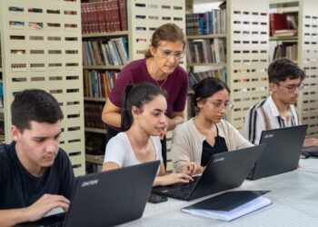 Talento Tech: alunos aprendem TI e testam tecnologias em lanchonete e negócios dos pais