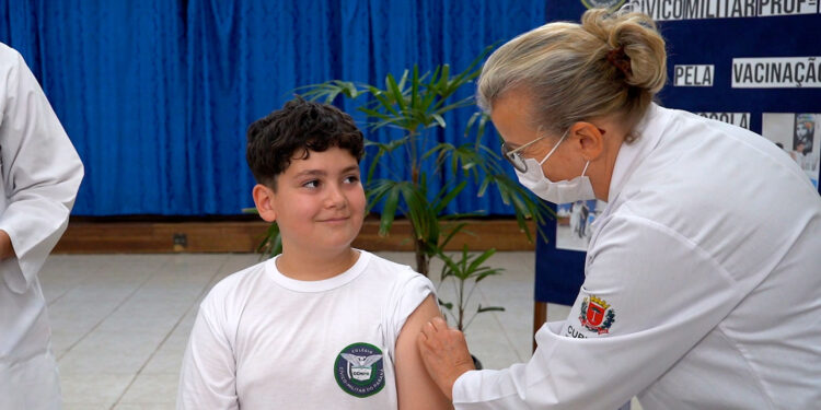 Vacinação começa na segunda nas escolas públicas e privadas; veja como vai funcionar