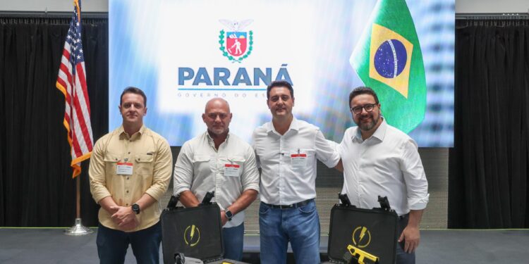 Governador anuncia compra de 2 mil armas não letais de gigante global que fornece para o FBI