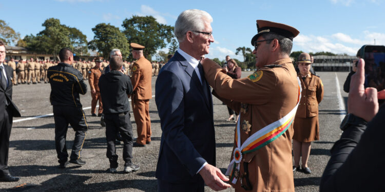 Medalha Coronel Sarmento: secretários e autoridades recebem honraria da PMPR